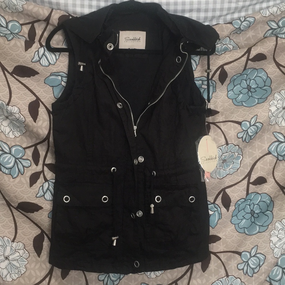 Black Zip-Up Vest. Medium